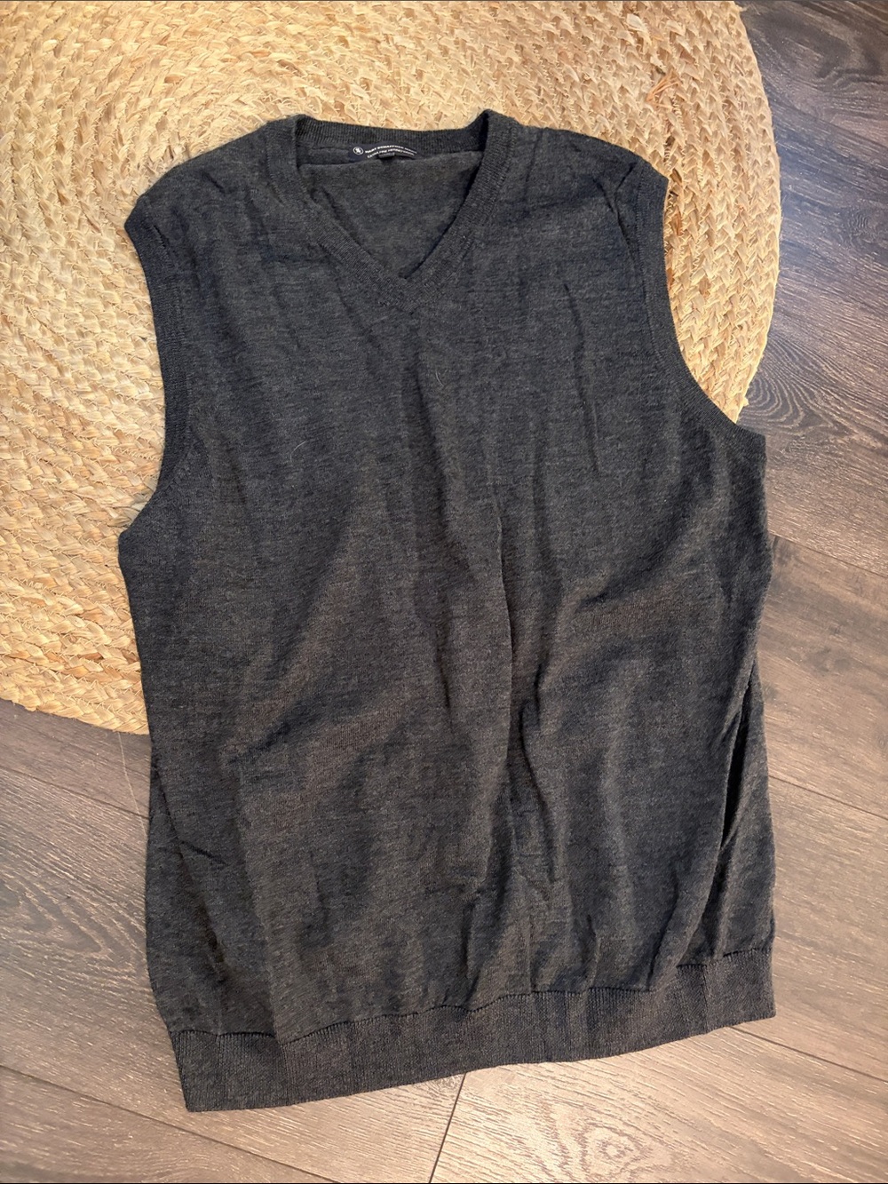 Hart Schaffner Marx Men's Merino Wool V-Neck Sweater Vest Charcoal Gray